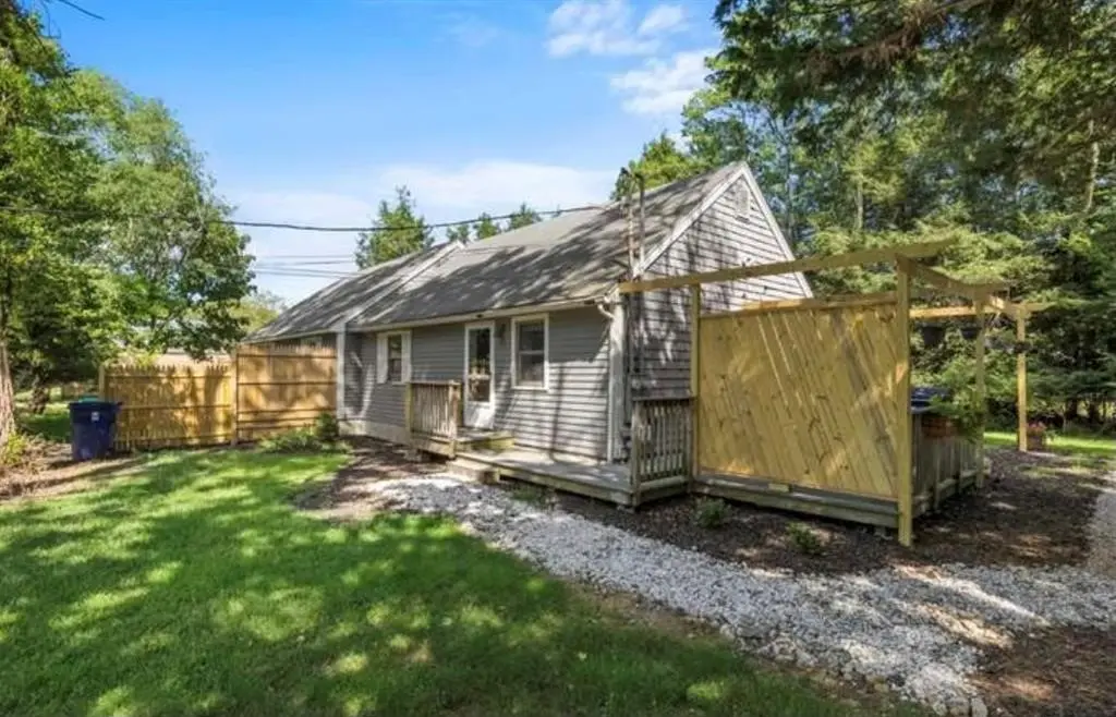 70 Weaver Rd, North Kingstown