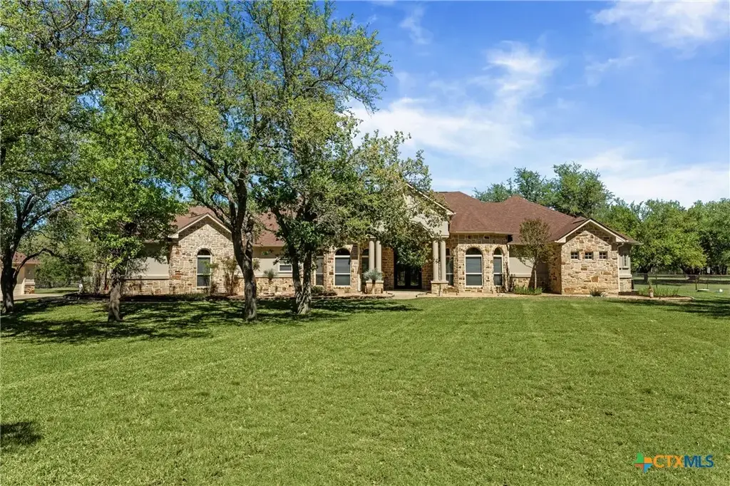 1297 Mission Trail, Salado