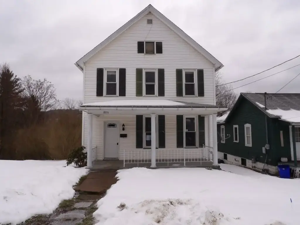 806 4th Street , Oil City