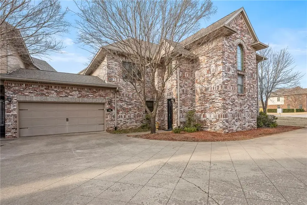 2616 S Everest Avenue, Rogers