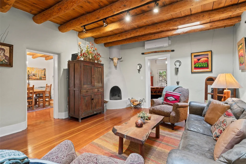 556 1/2 Garcia, Santa Fe