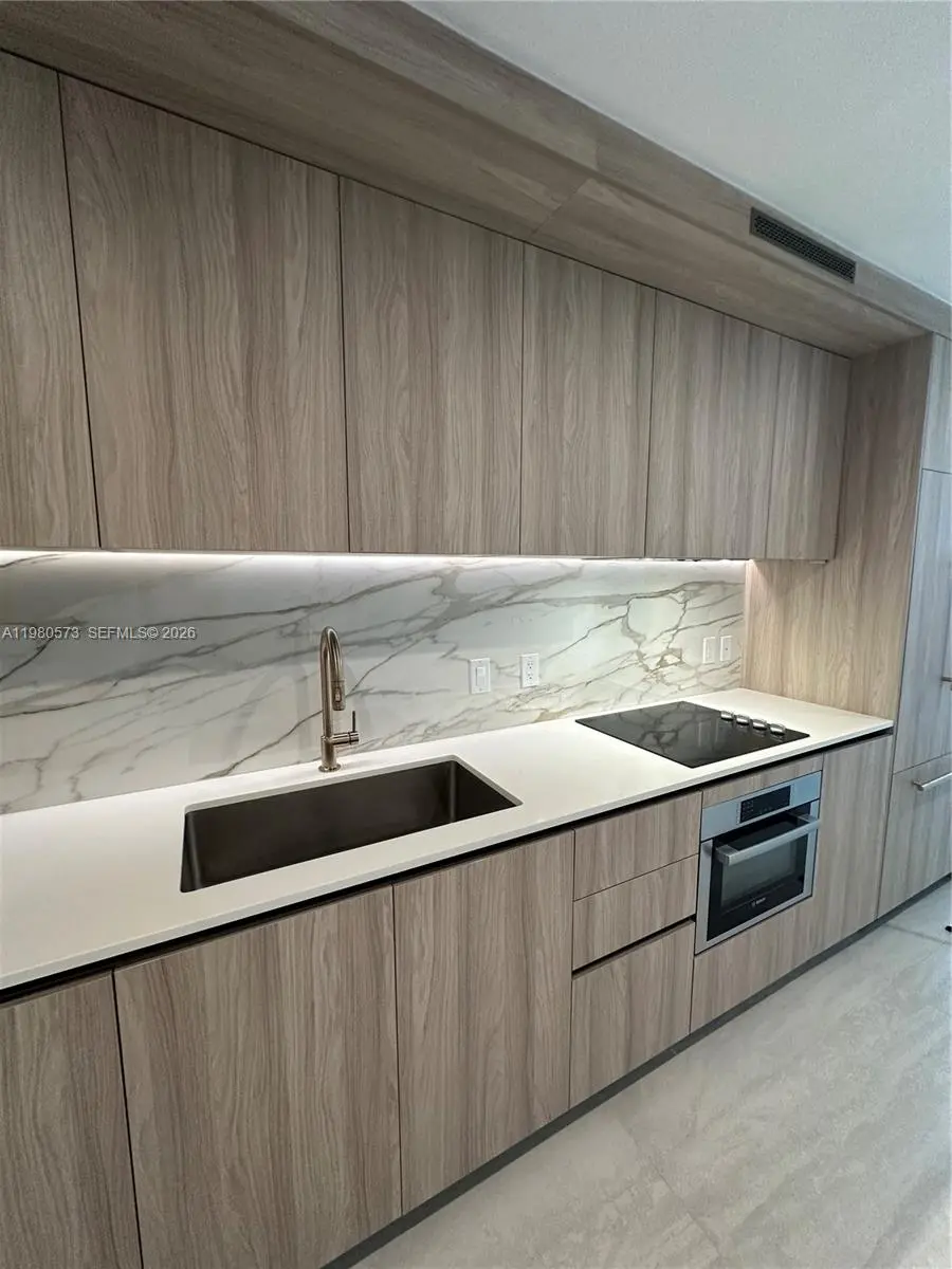 Photo of Listing #A11980573