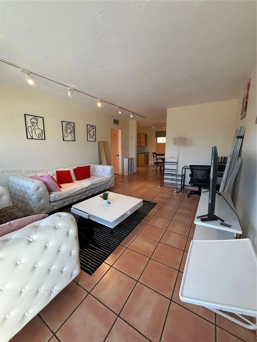 Photo of Listing #A11980552