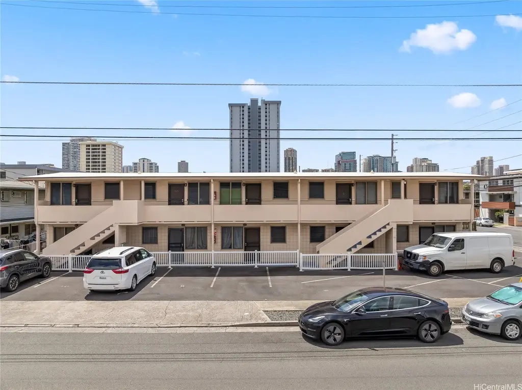 2105 Algaroba Street, Honolulu