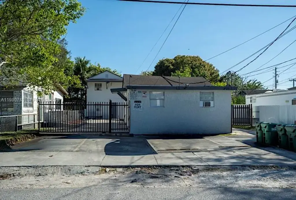 2378 Nw 60th St, Miami