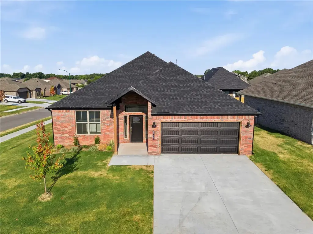 2300 N Zane Street, Siloam Springs
