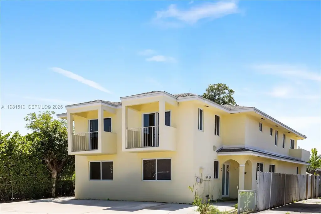 3524 Nw 4th Ter, Miami