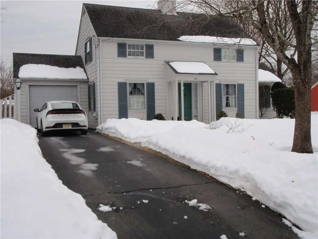 232 Greenwood Ave, Warwick