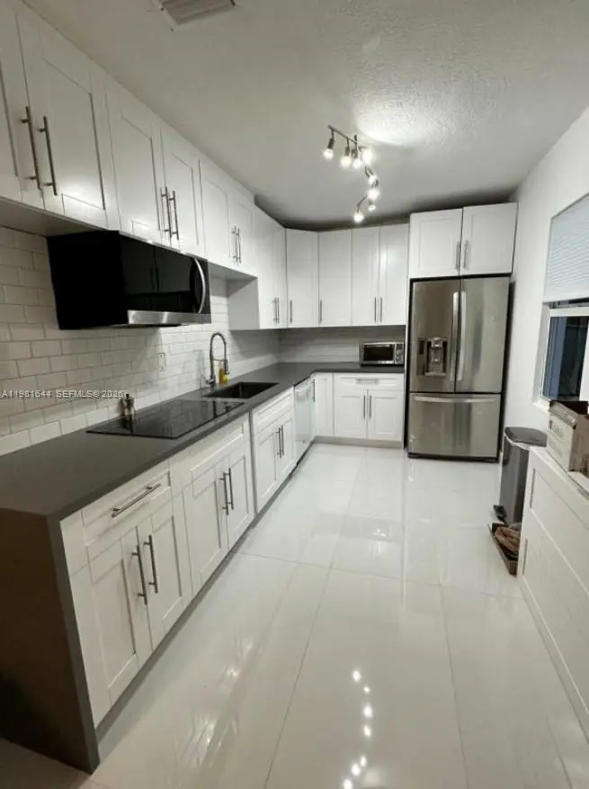 Photo of Listing #A11981644