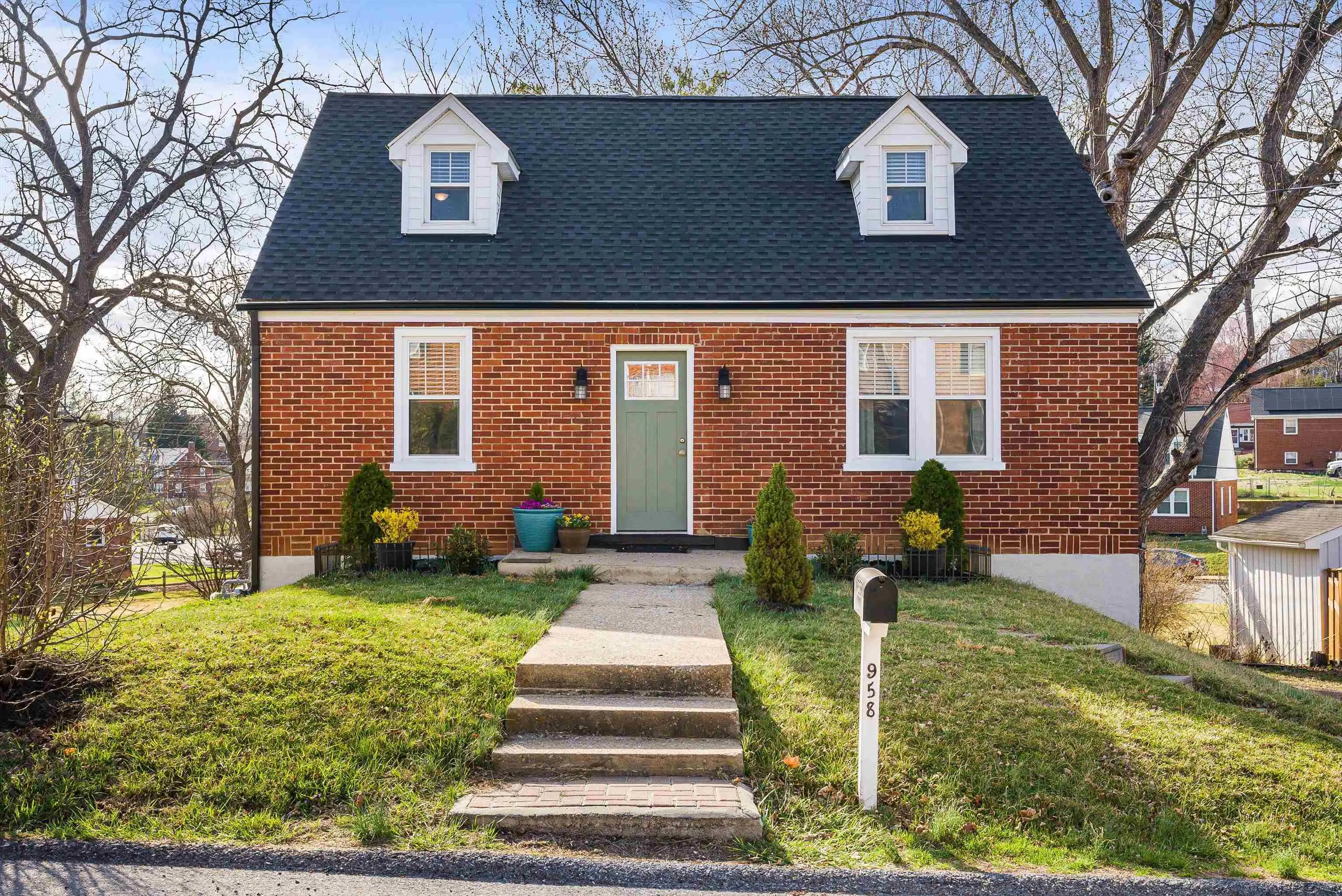 958 Donaghe St, Staunton