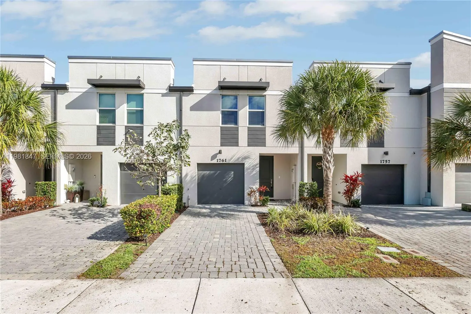 Photo of Listing #A11981847