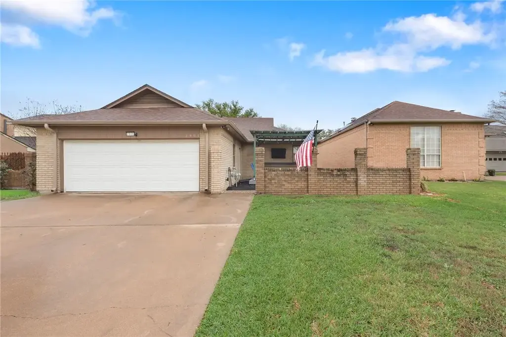 2900 Broadmoor Drive, Bryan