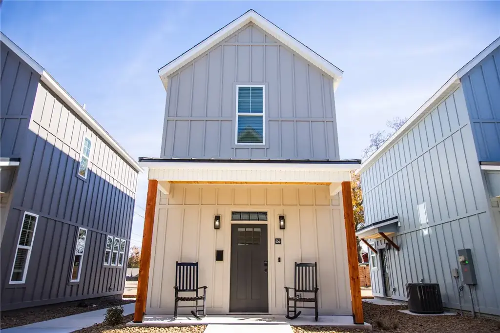 656 W Price Avenue, Springdale