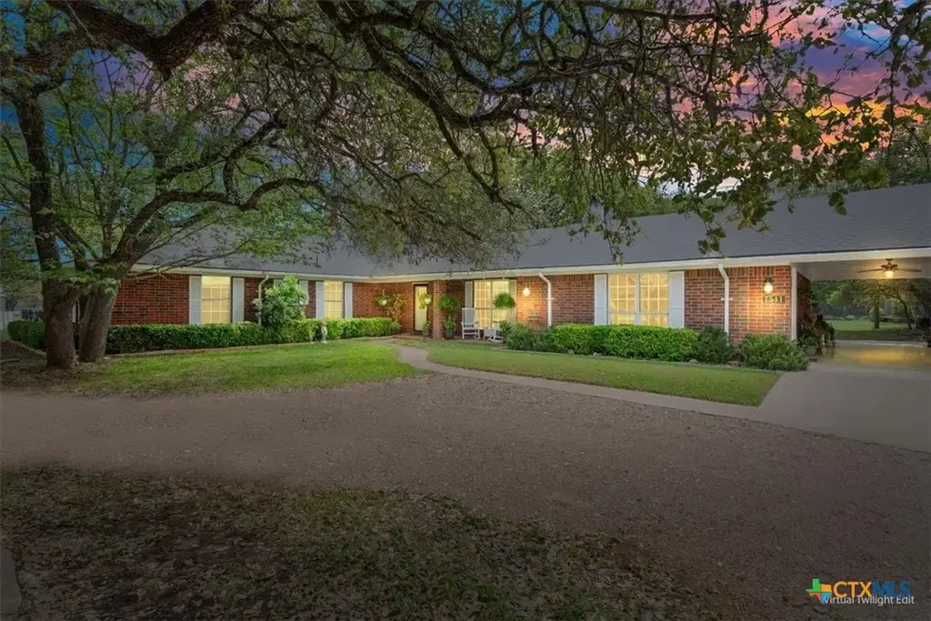 7511 N Lakeview Drive, Salado