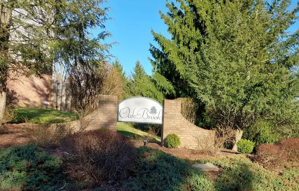 Oak Brook Circle, Banksville/Westwood