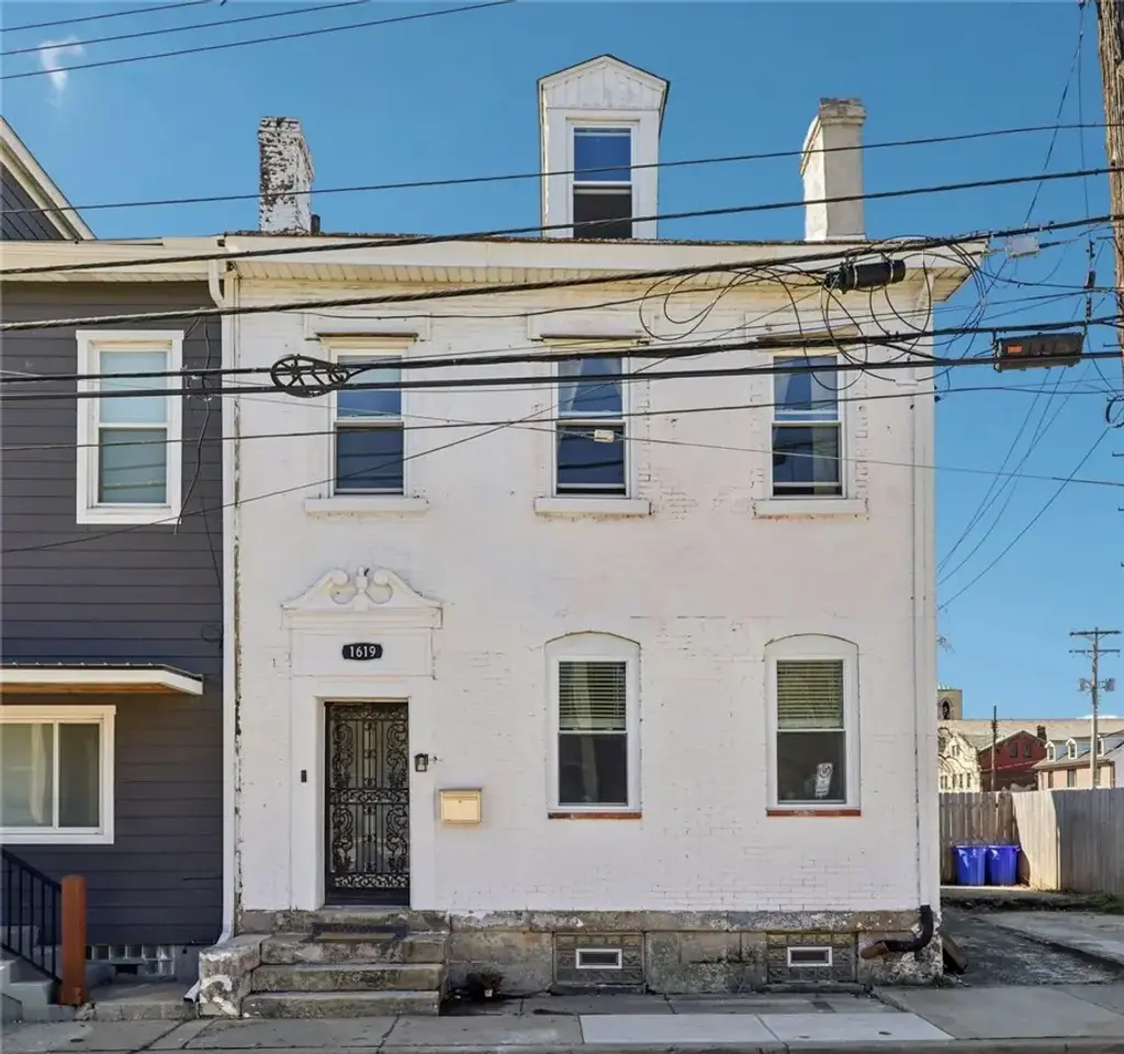 1619 Manhattan Street, Manchester