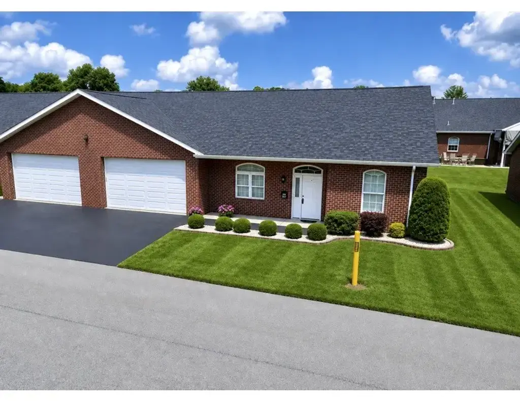 909 Valentina Lane , Lower Burrell