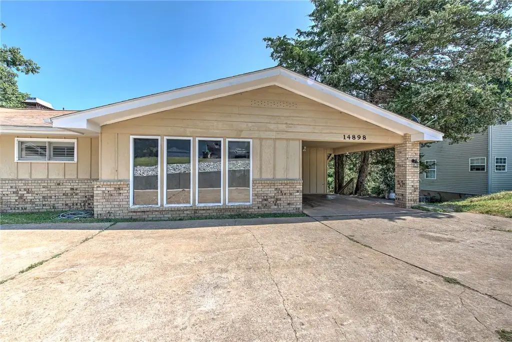 14898 Dutchmans Drive, Rogers