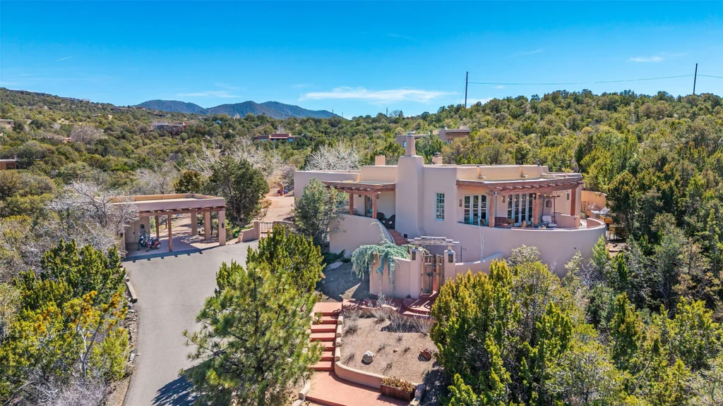 1204 Bandolina Road, Santa Fe