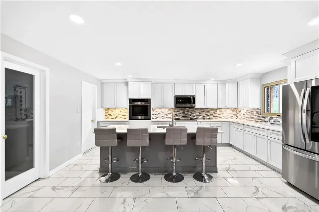 1443 Stoltz Road , Bethel Park