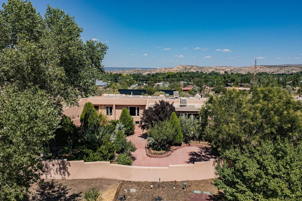 4 Athena's Way A&b, Espanola