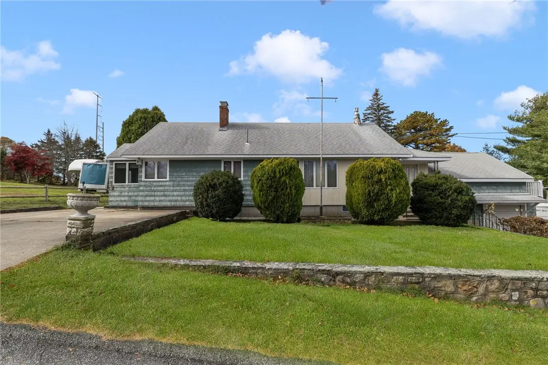 26 Chardon Dr, Portsmouth