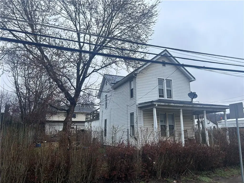 540 Center Street , Clarksville