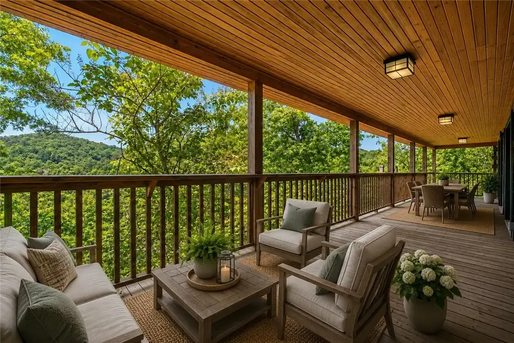 8379 Chestnut Drive, Rogers