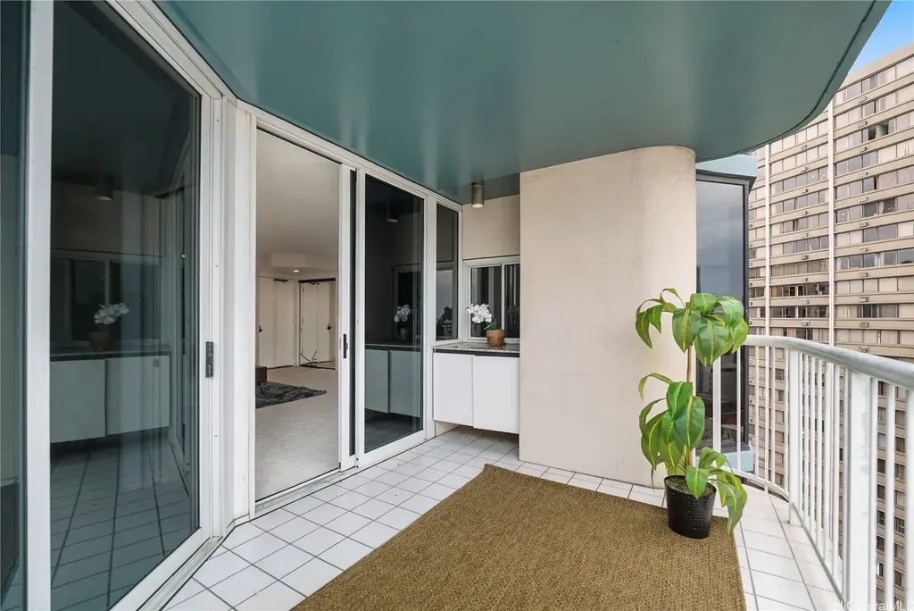 1212 Nuuanu Avenue # 2402, Honolulu