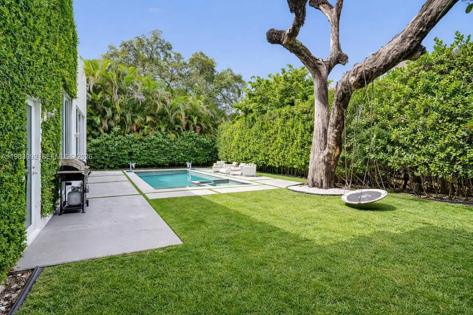 Photo of Listing #A11983092