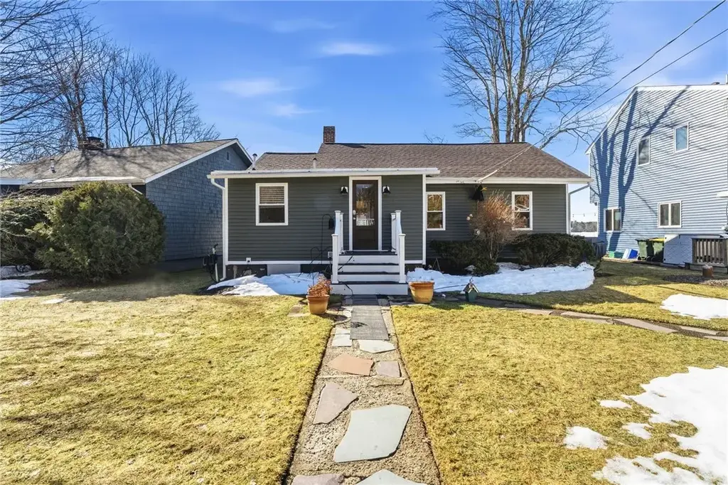 120 Shore Dr, Burrillville