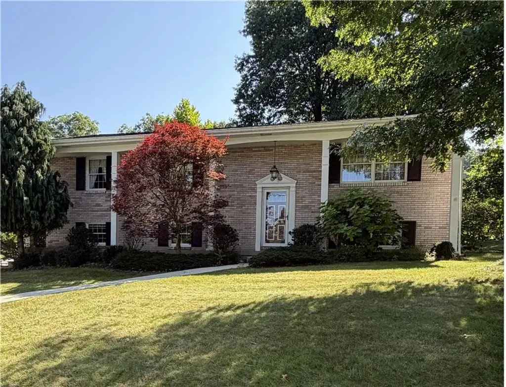 100 Hermitage Circle, Ligonier