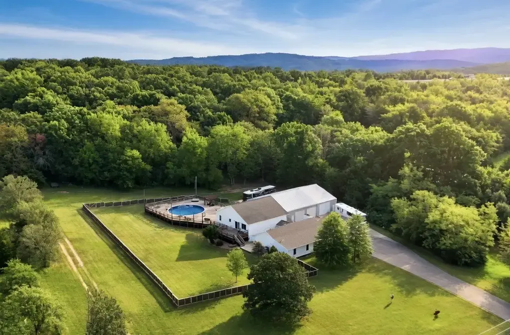 678 N Cato Springs Road, Fayetteville