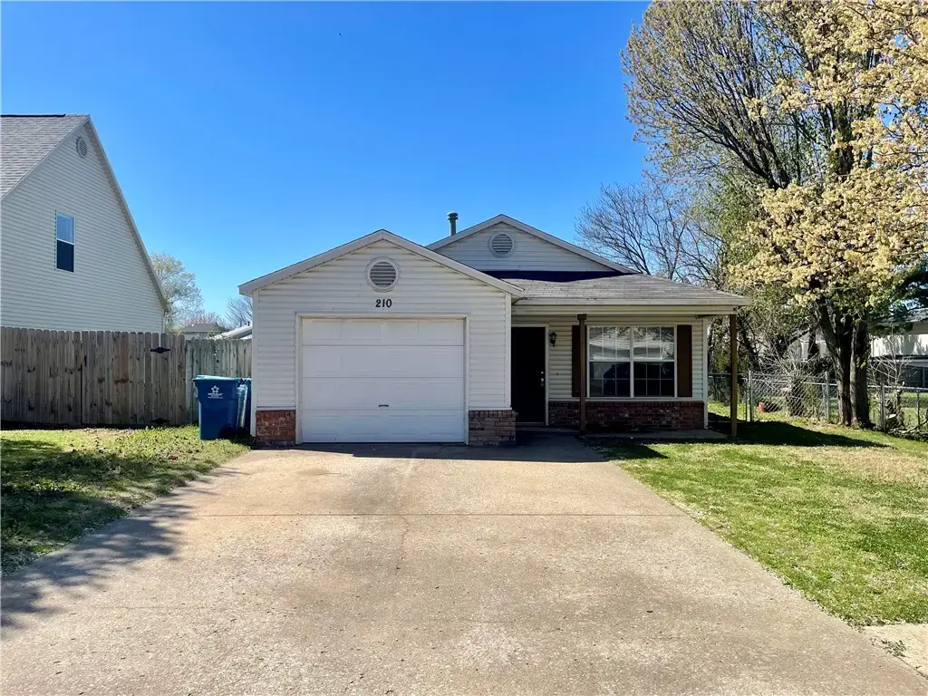210 Parkcrest Drive, Bentonville