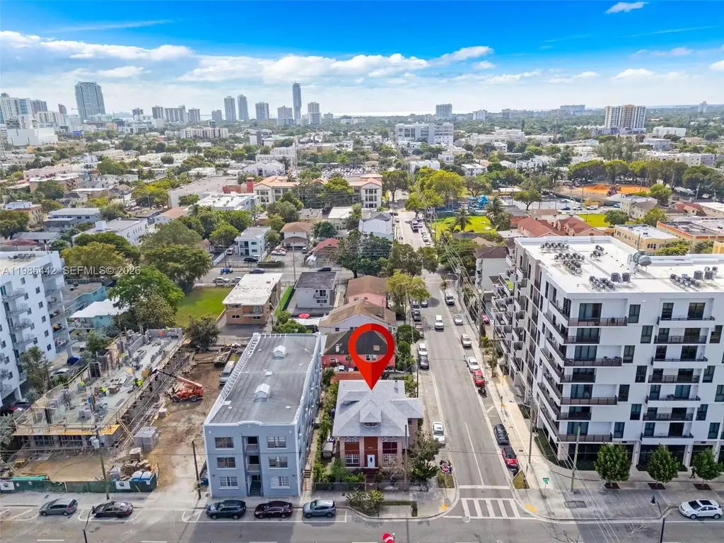 676 Sw 1st St, Miami