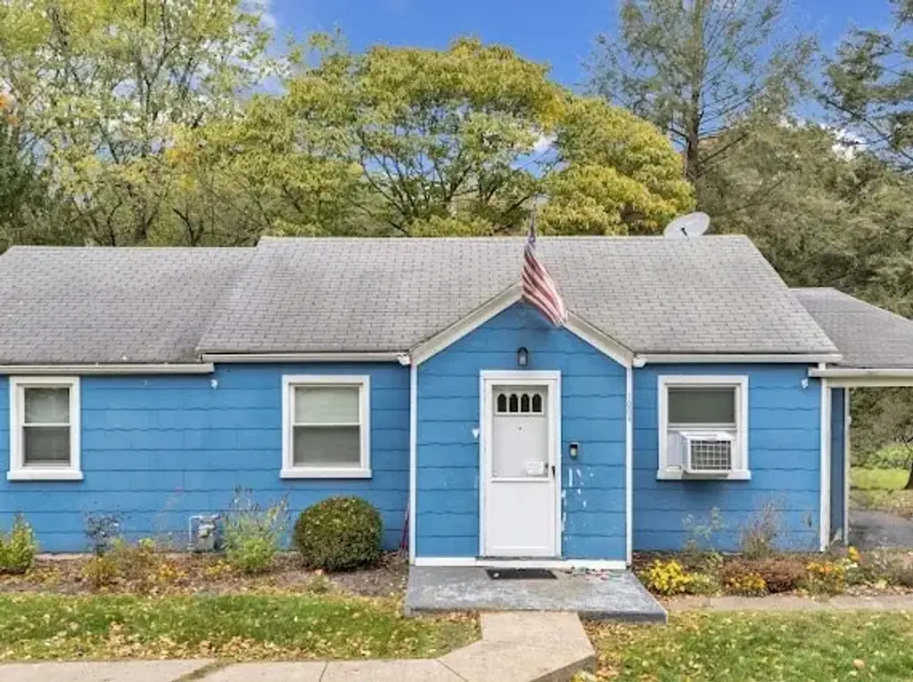 1004 Gringo Road, Hopewell