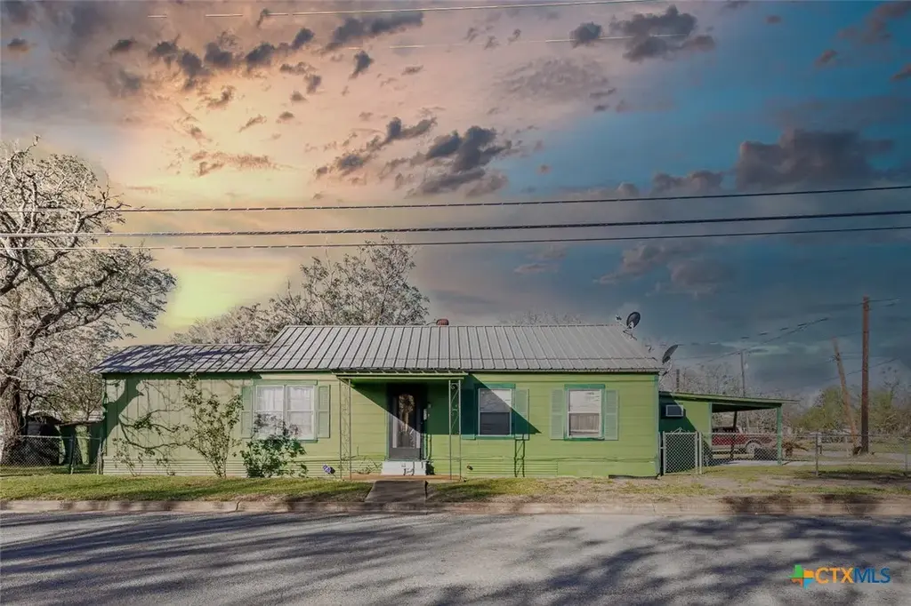 921 Robertson Street, Gonzales