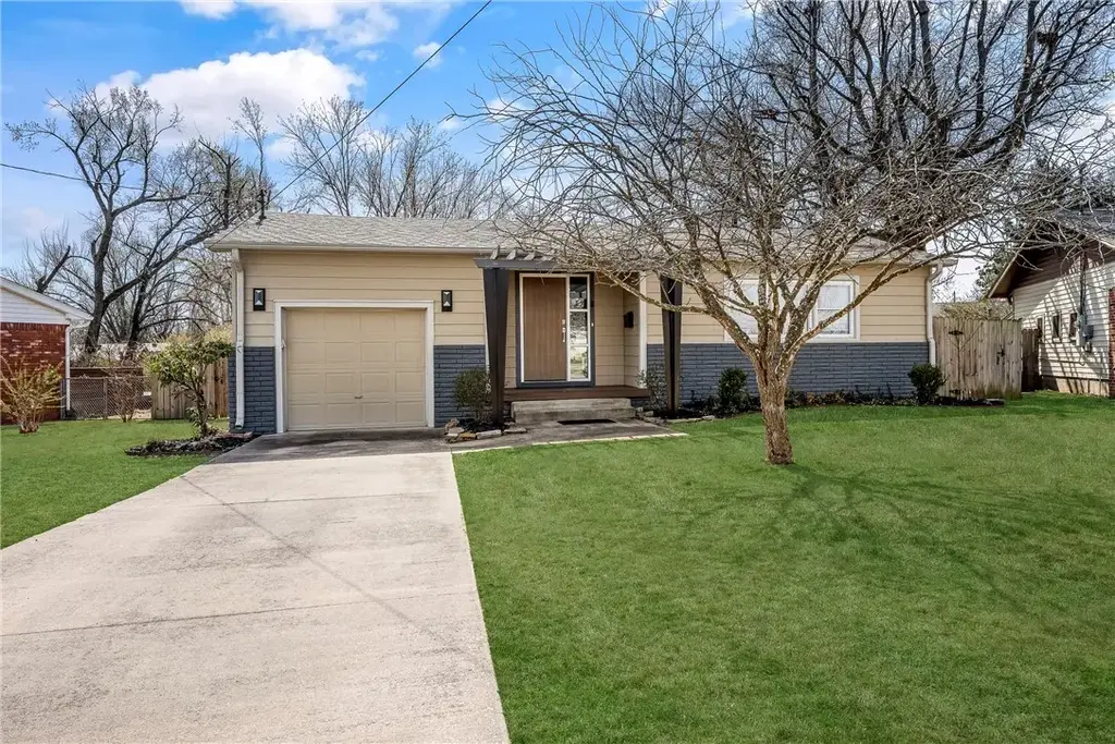 715 Nw 6th Street, Bentonville