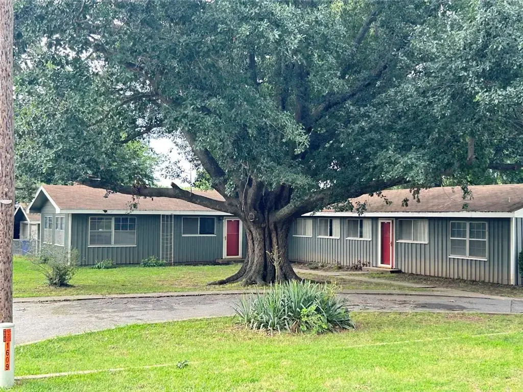 1601 N Sang Avenue, Fayetteville