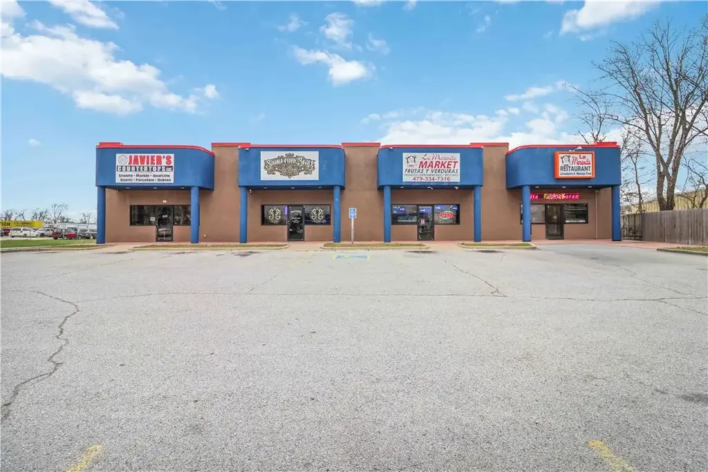 274 E Robinson Avenue, Springdale