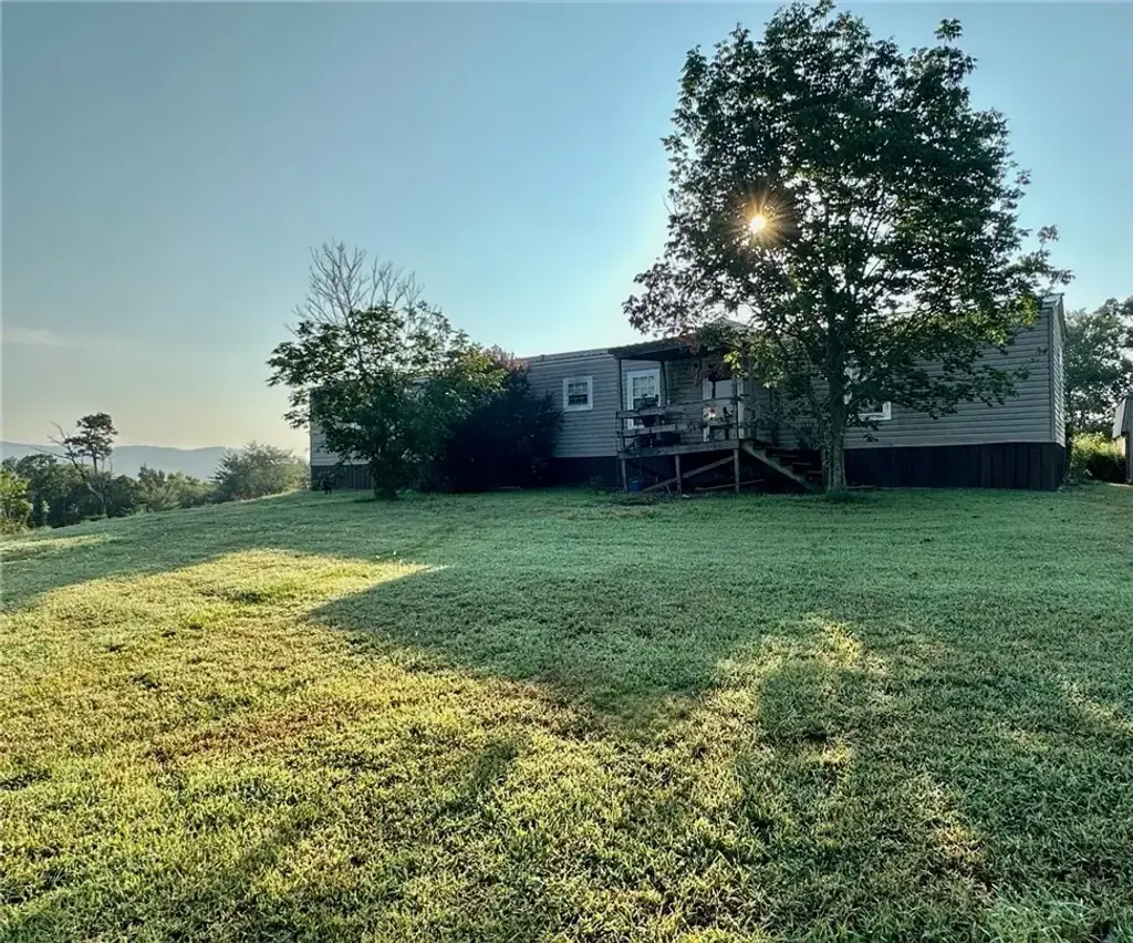 13556 E Highway 28, Parks
