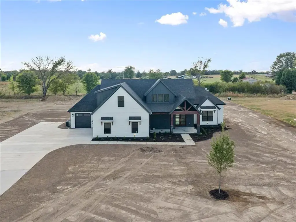 18901 Halle Road, Fayetteville