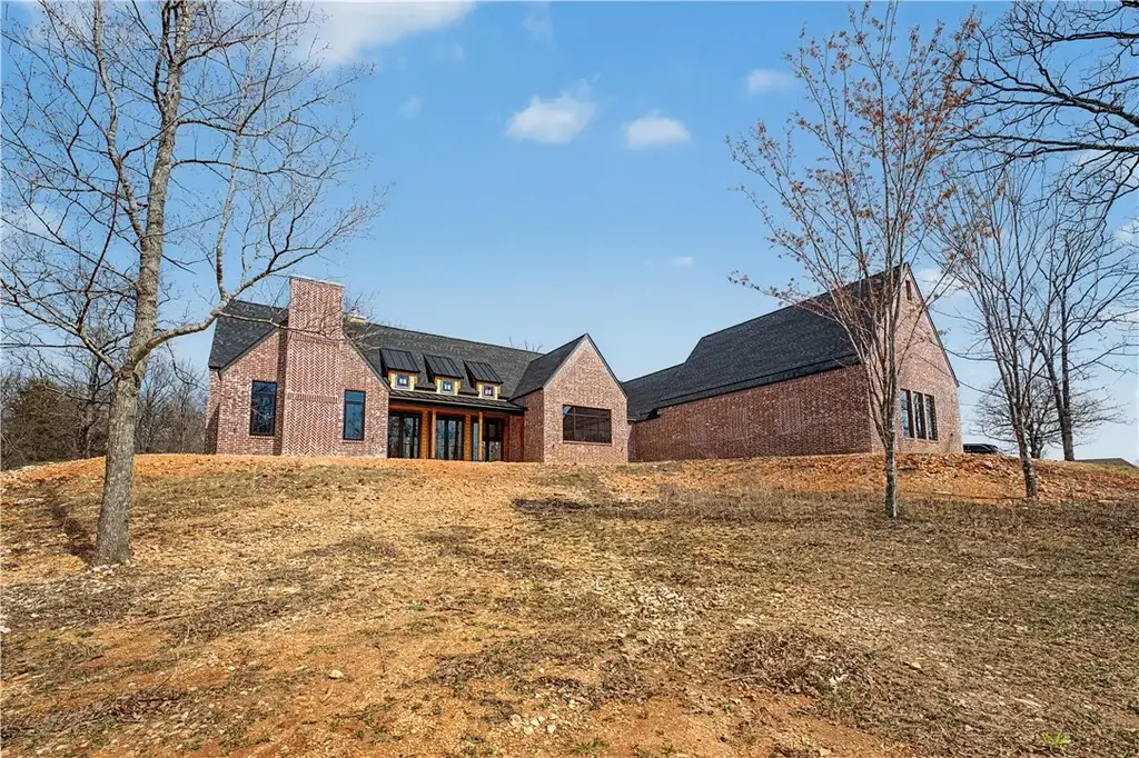 18318 Pepper Hills Drive, Siloam Springs