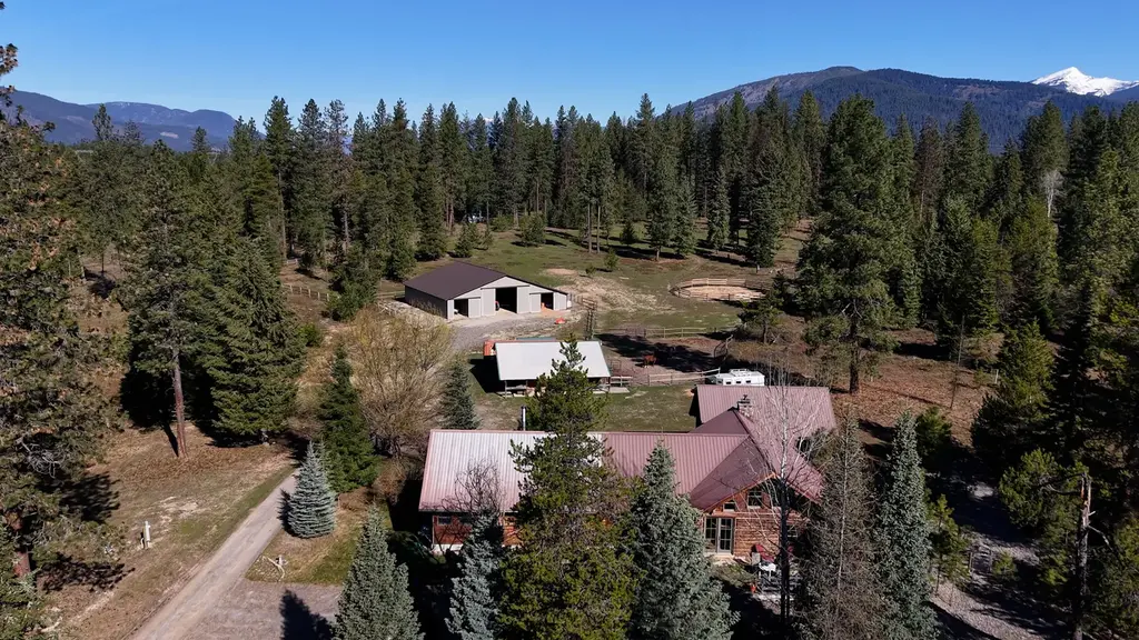 17 Mountain View Road, Trout Creek