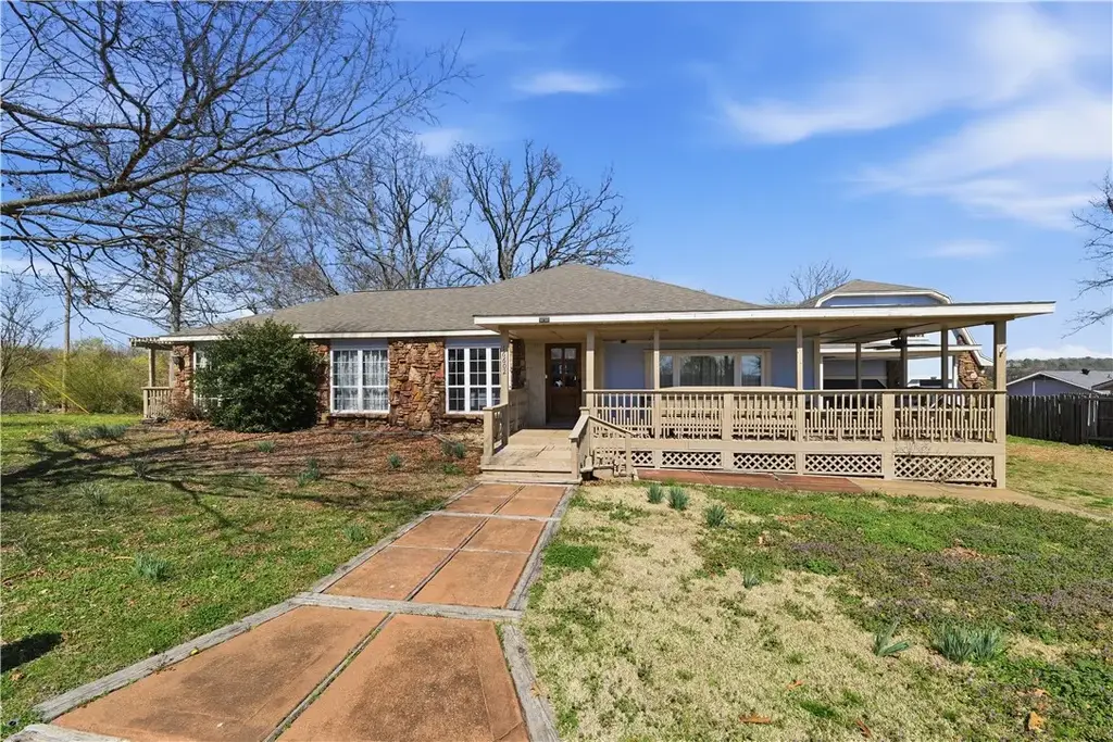 16602 N Willow Drive, Rogers