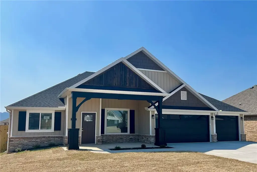 662 Summer Lane, Prairie Grove