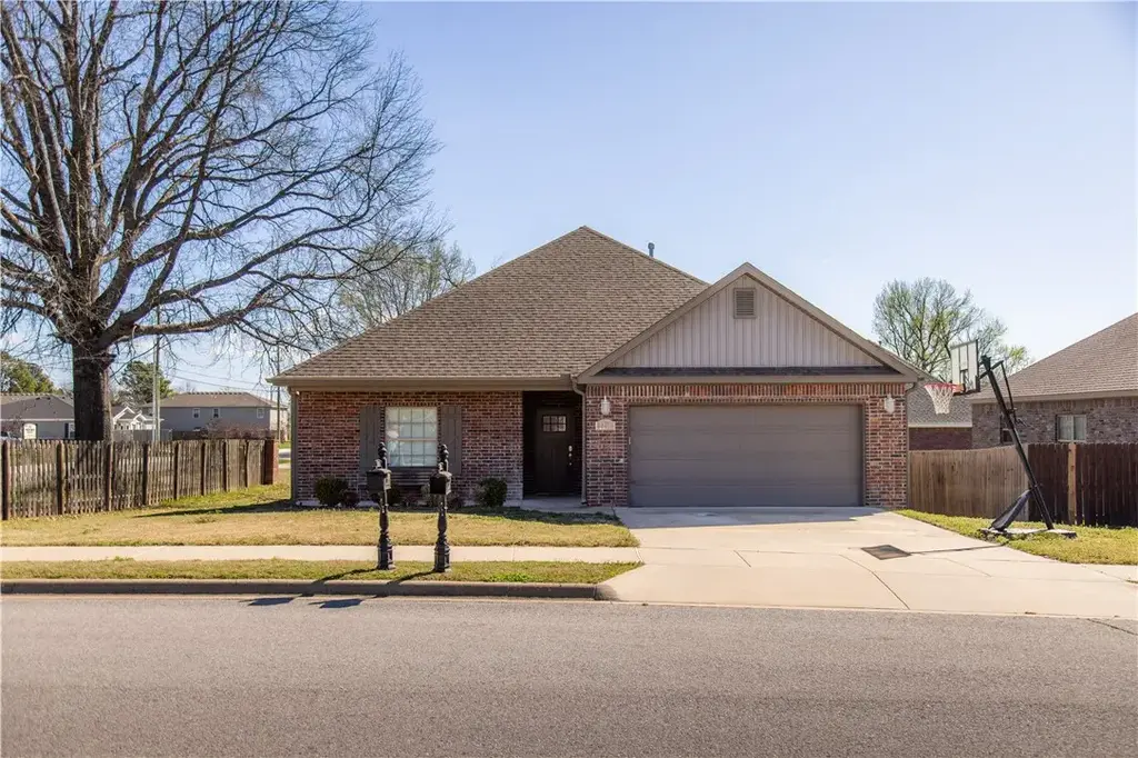 2201 Aspen, Siloam Springs