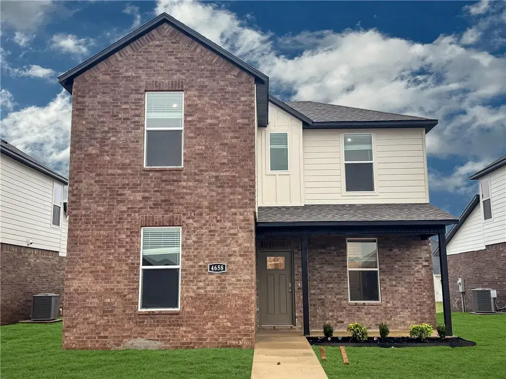 351 S Neon Avenue, Fayetteville