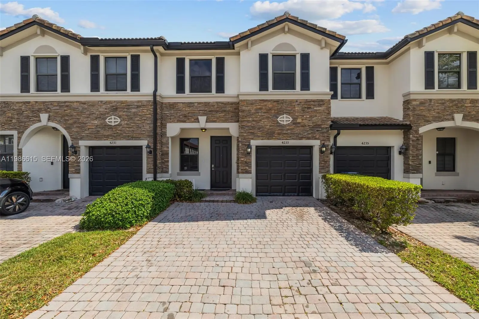 Photo of Listing #A11986615