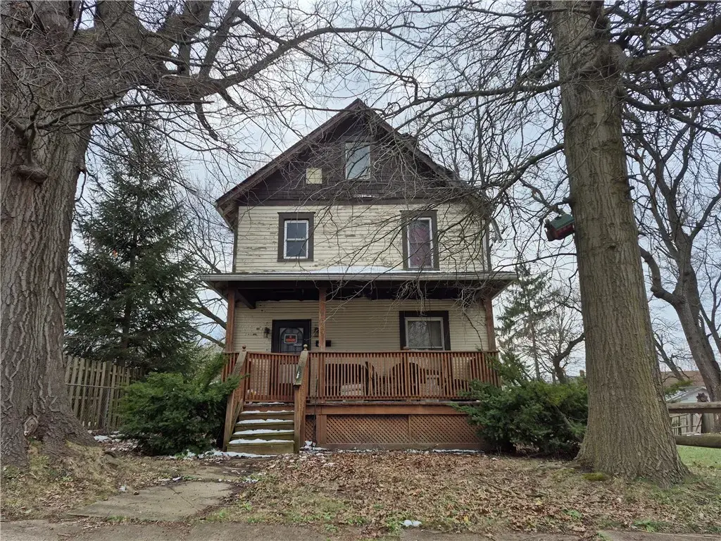 689 State Line Road , Sharon